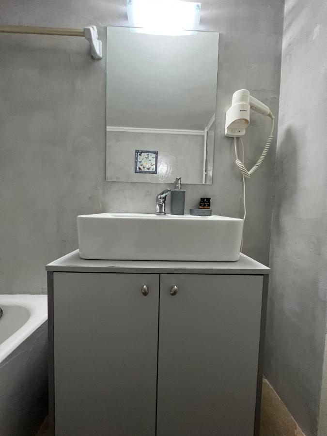Agios Eleftherios Metro St. 2 Bedrms 4 Pers. Flat Athene Buitenkant foto